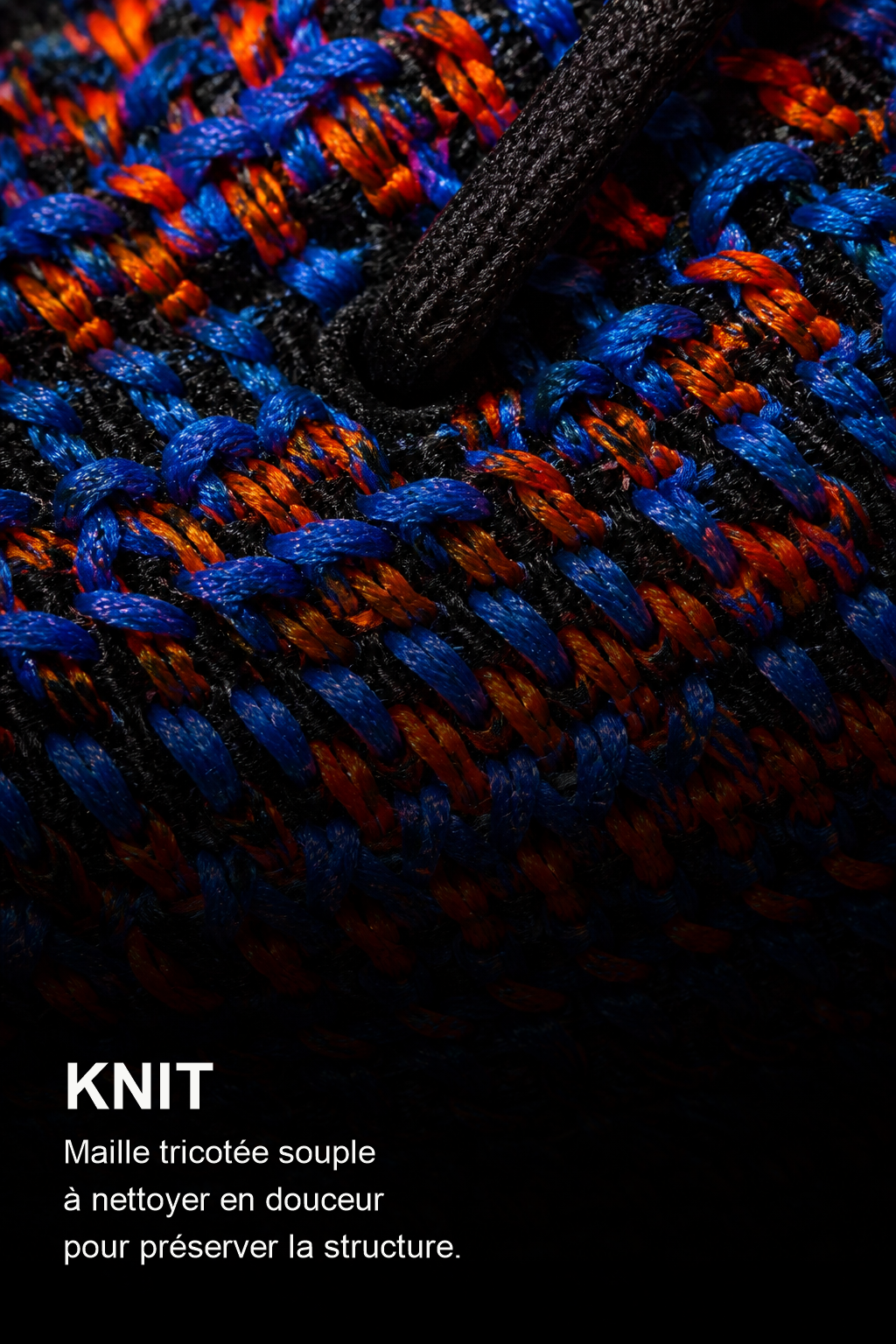 Gros plan sur une maille knit bleue et orange