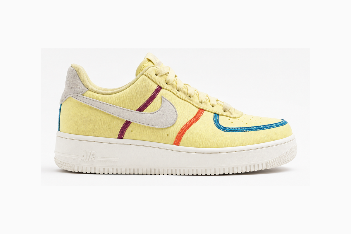 Sneaker jaune à empiècements colorés présentée après nettoyage